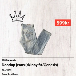 Dondup jeans - Säljer nu dessa nya fräscha dondup jeans i passform genesis skinny fit. Storlek W32 , skick 9/10. Modellen är 182 och väger 74kg.Midjemått: 40 cm, lår: 25 cm, längd vid fot: 16, längd: 92 cm, innerbenslängd: 70 cm. Skriv för fler funderingar eller frågor. 