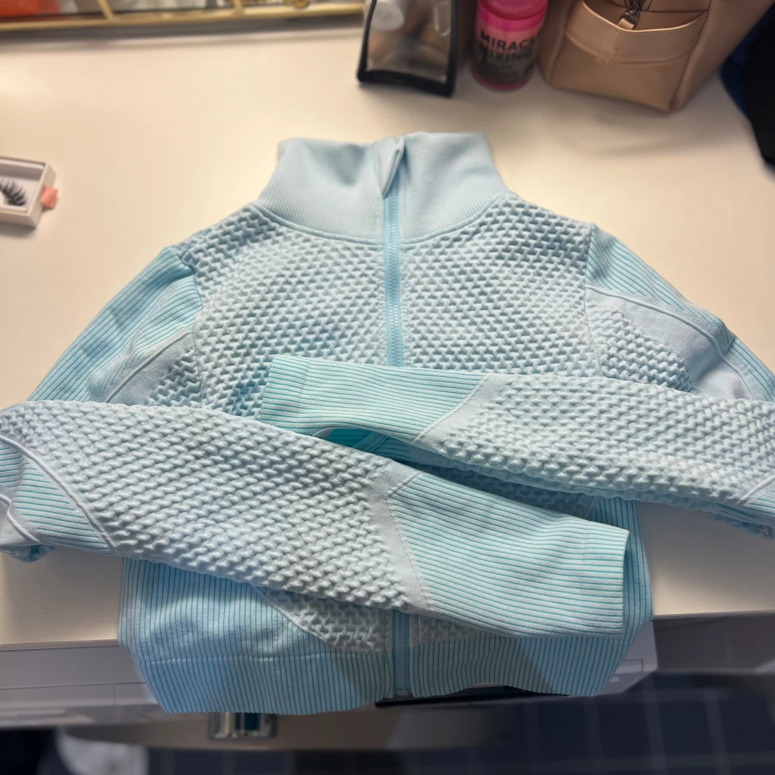 Ljusblå croppad hoodie med dragkedja - 92