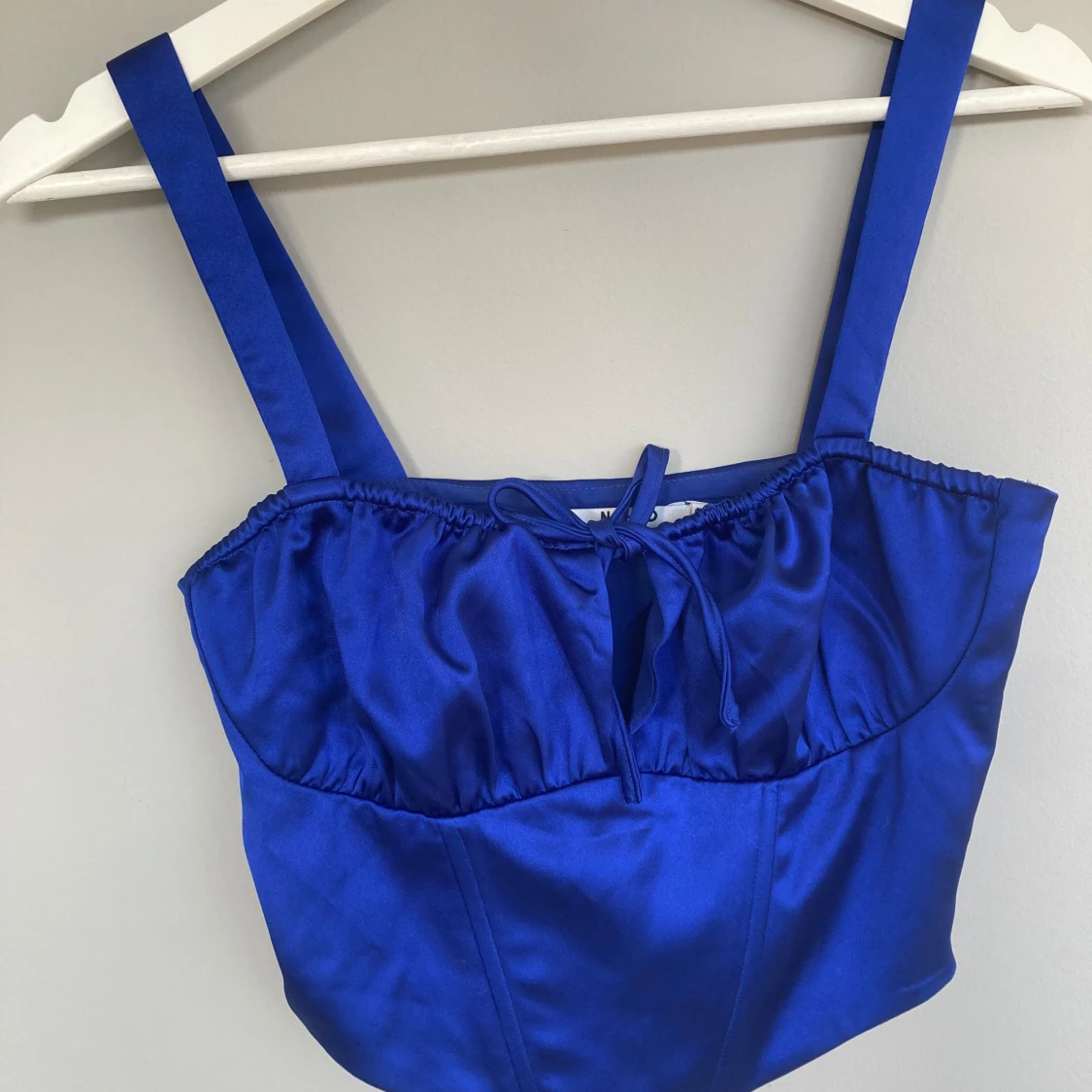 Blå korsettopp från NA-KD