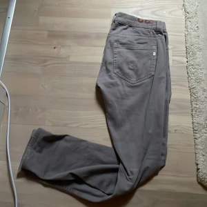 Dondup jeans - Säljer dessa väldigt snygga dondup jeans för att de va för stora för mig ny pris 3000kr mitt pris 1000kr skriv vid funderingar.