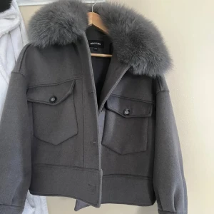 Meotine jacka - Superfin meotine jacka som helt enkelt inte kommer till användning, den är i bra skick💓Pris kan diskuteras så skriv prisförslag🙃skriv för fler bilder😇