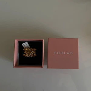 Edblad ring - Den klassiska ringen från Edblad. Helt oanvänd med lappen kvar. Storlek 19,5.