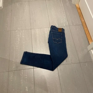 Replay Anbass Hyperflex Jeans  - Säljer nu dessa Replay Anbass Hyperflex jeans, skriv för fler bilder/frågor🙌🏼