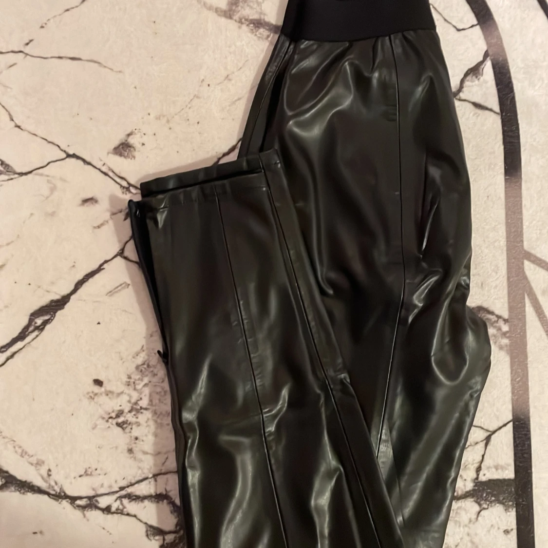 Svarta byxor från Hugo - 92