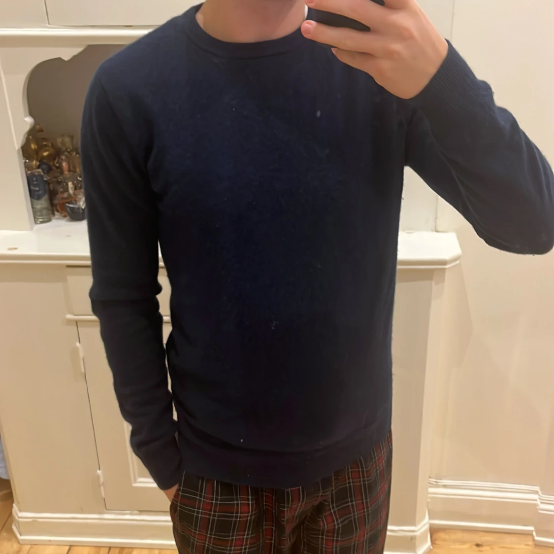 Mörkblå kashmirtröja från John Henric