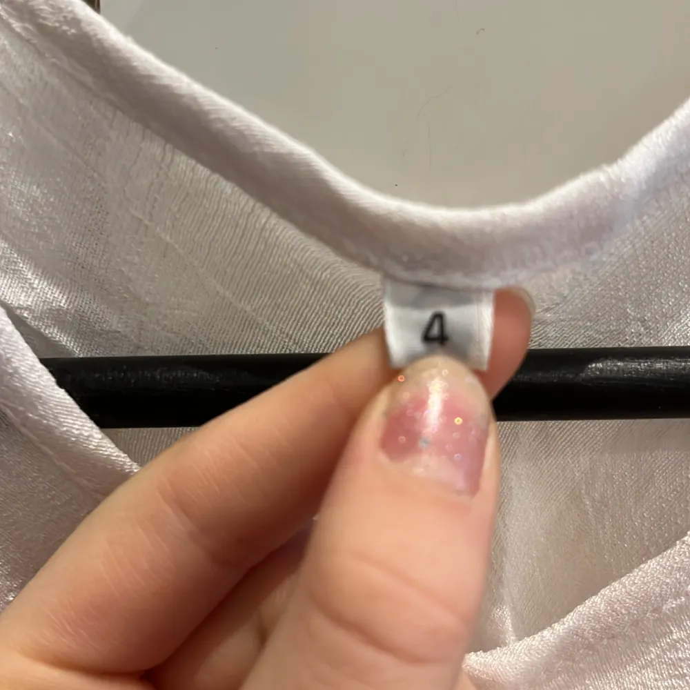 Nån form av klänning från en butik i Egypten, skulle säga att den är i storlek 134. Säljer pga för liten.. Mekot.