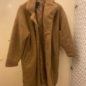 Beige teddyjacka från Lager - Strl xs/s jag bär 38 och den passar
