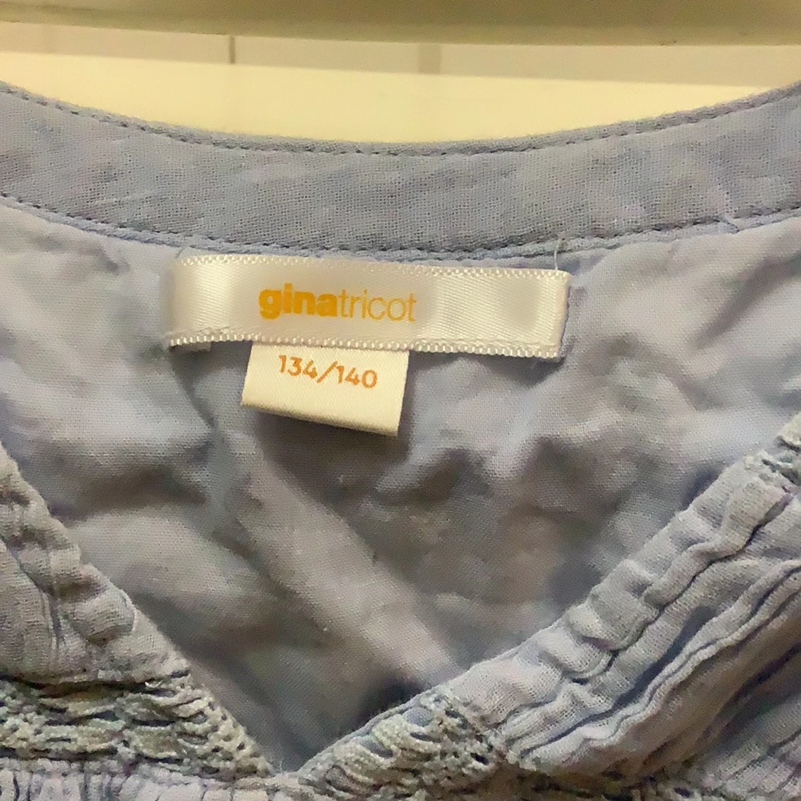 Ljusblå blus från Gina Tricot - 91