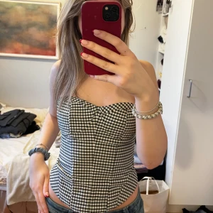 Svartvit rutig korsett - Perfekt fest topp! Dragkedja bak