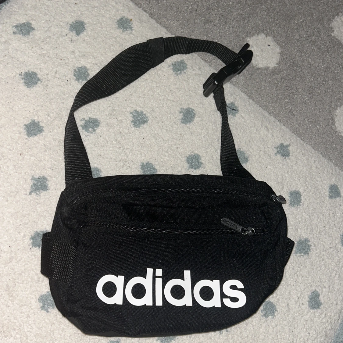 Svart magväska från Adidas - 91
