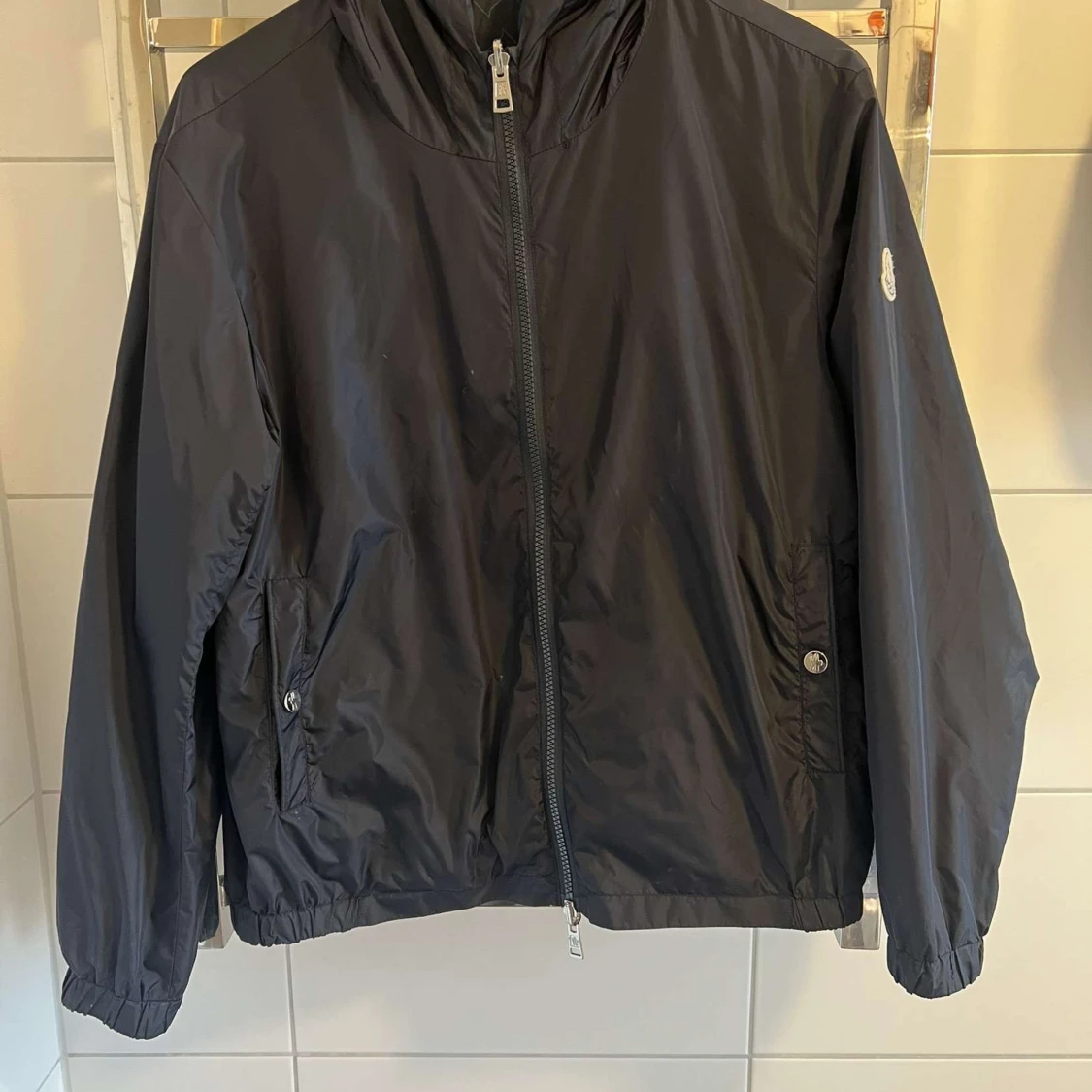 Svart och blå vindjacka från Moncler - 90