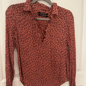 Super fin blus - Jätte fin blus från scotch and soda, original pris ca 1000kr! Knappt använd!