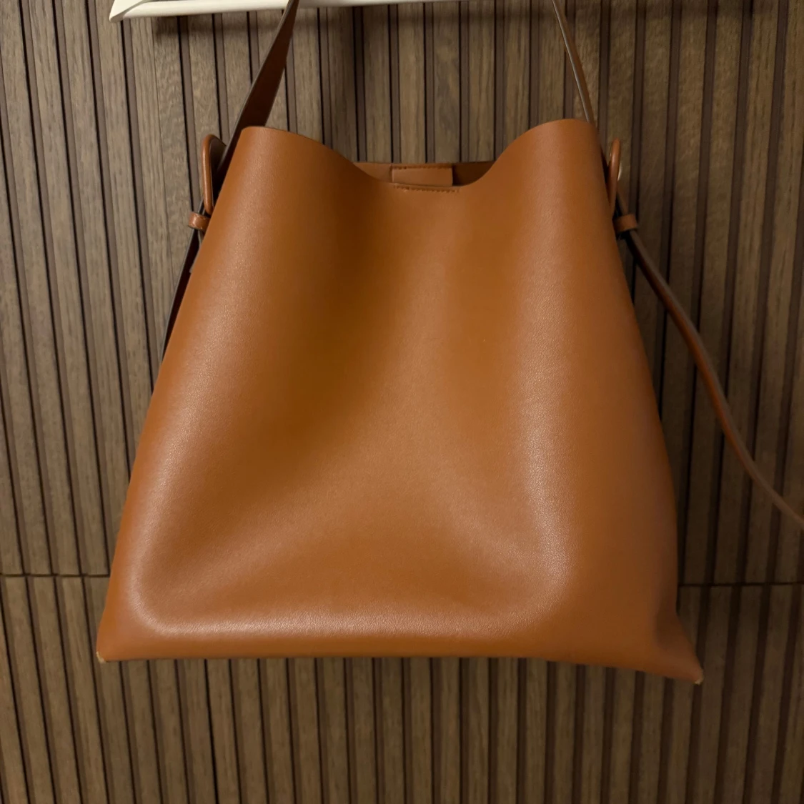 Brun axelväska mango