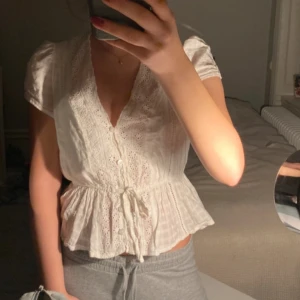 Vit blus - Jätte gullig blus ifrån mango!