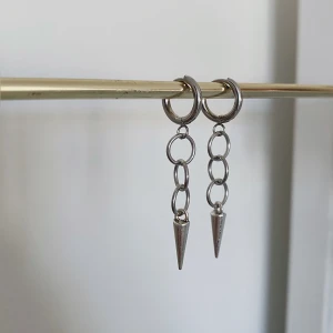 Classic chic - Silver örhängen                                        •rostfri stål