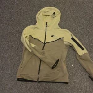 nike tech fleece - 10/10 skick tech fleece används inte nästan oanvänd
