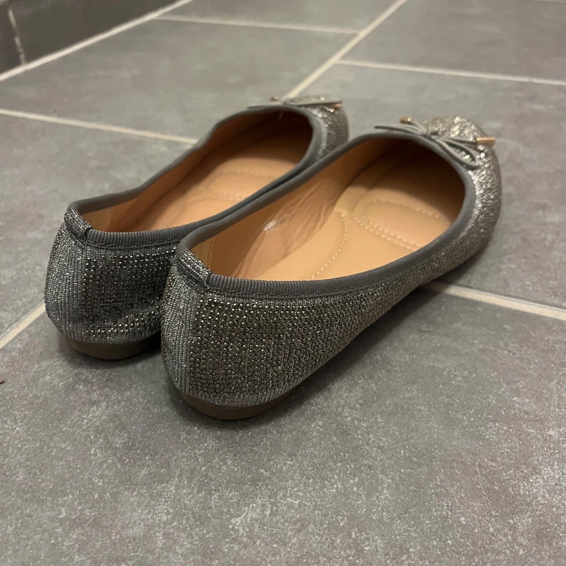 Glittriga ballerinaskor från Design by si  - 91