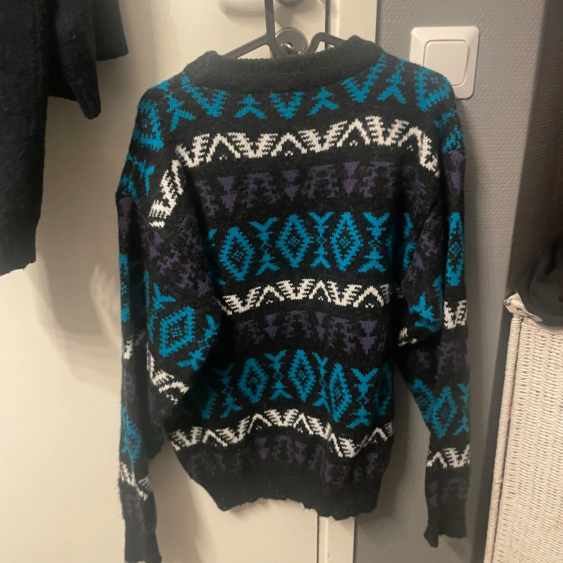 Mönstrad stickad tröja från Roundtree & Yorke - 91