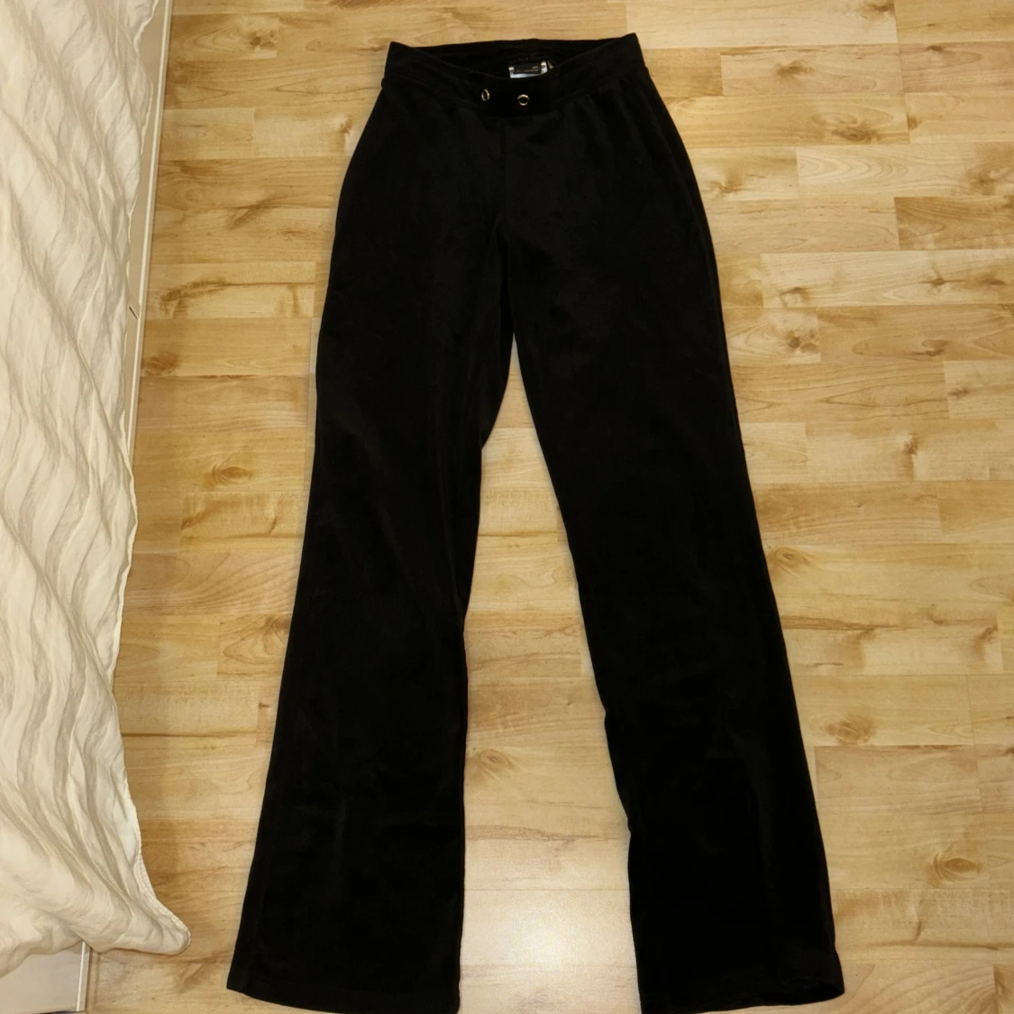 Svarta byxor från Gina Tricot