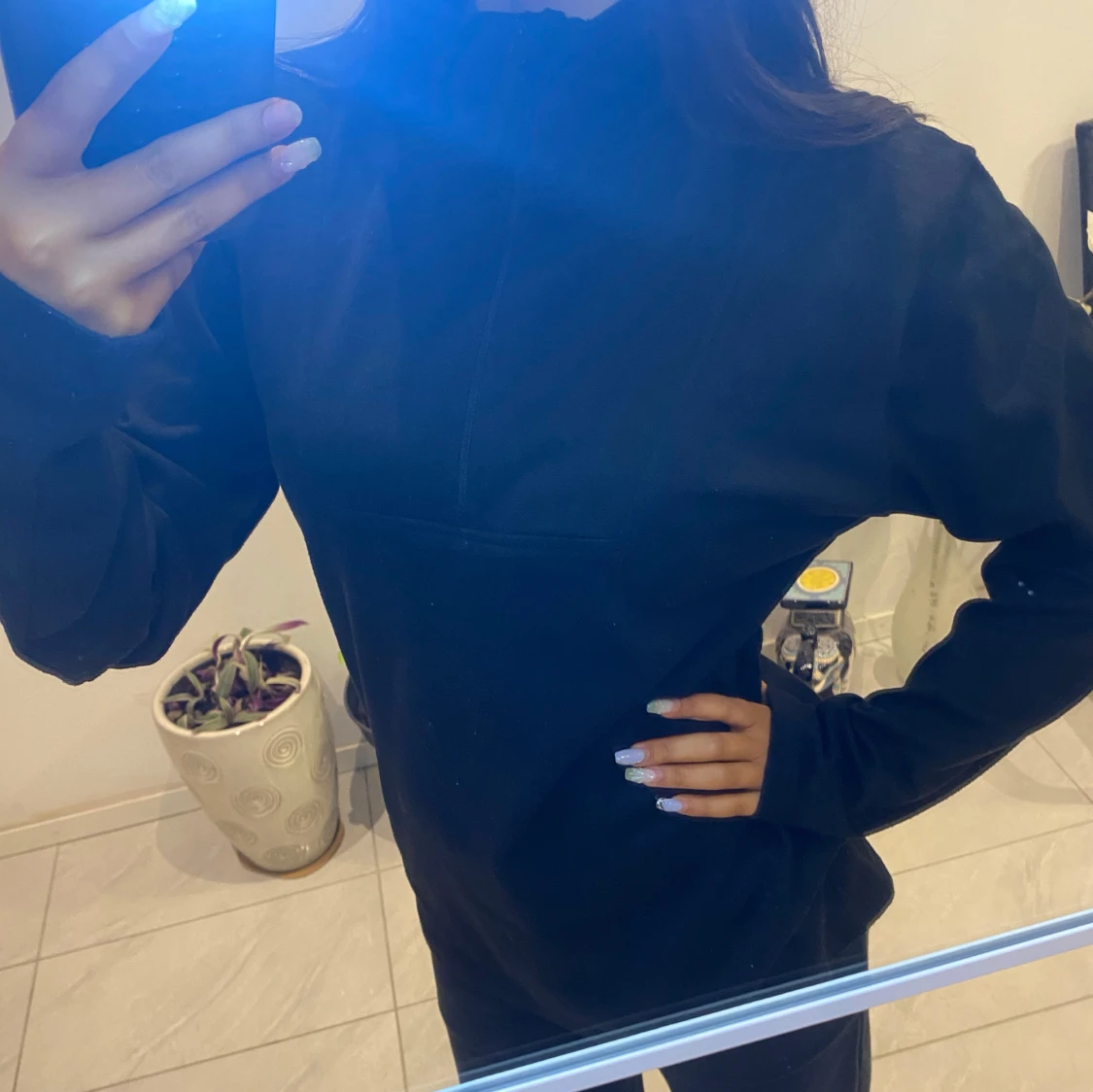 Svart långärmad tröja med dragkedja