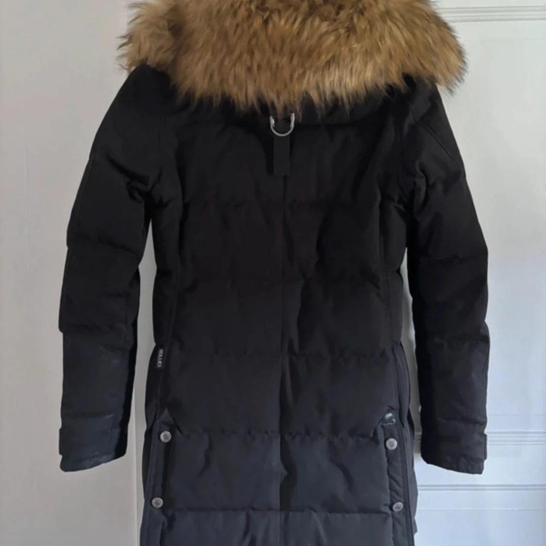 Svart dunjacka från Hollies - 90