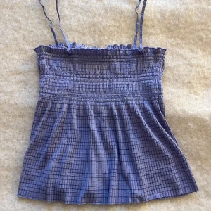 Blå linnetopp från Mango - Söt blå/lila linnetopp från mango 🥰