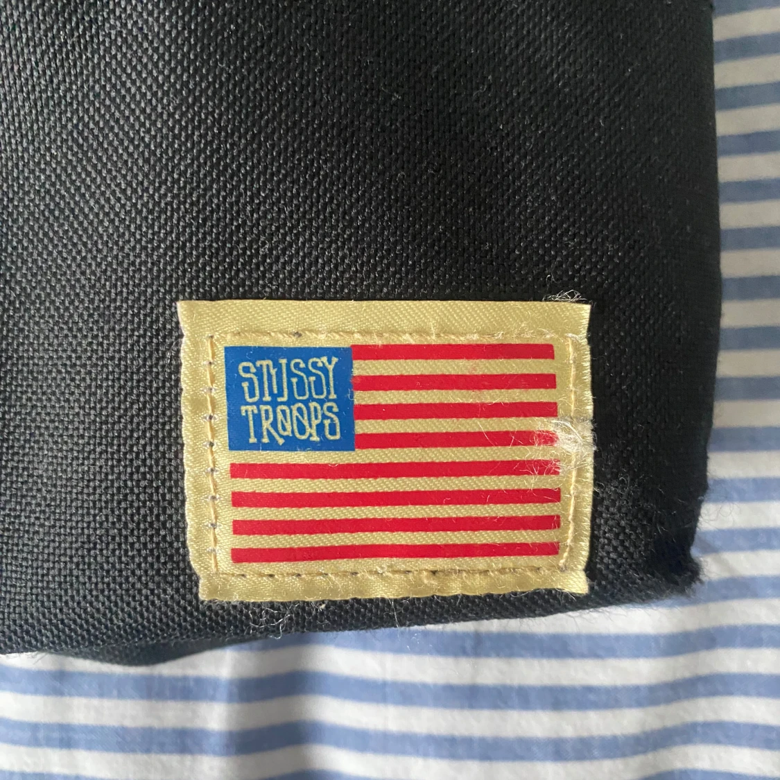 Svart axelväska från Stüssy  - 91