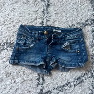 Jeans shorts  - Så snygga jeans shorts som tyvär är för små för mig ! Pris kan diskuteras 🩷