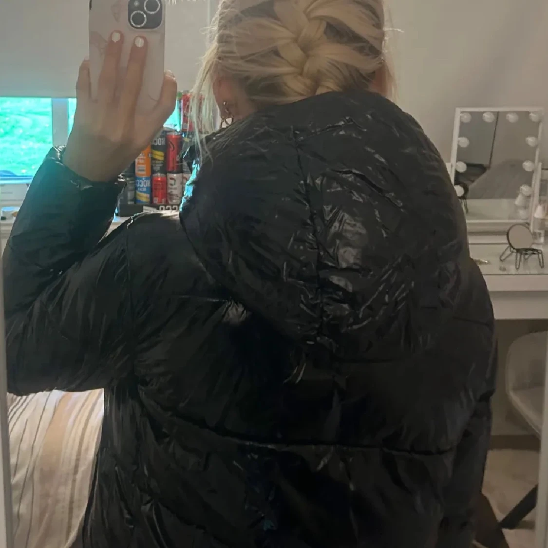 Svart glansig pufferjacka från Calvin Klein - 92