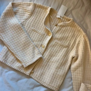 Beige kofta - Helt ny kofta från h&m i storlek S