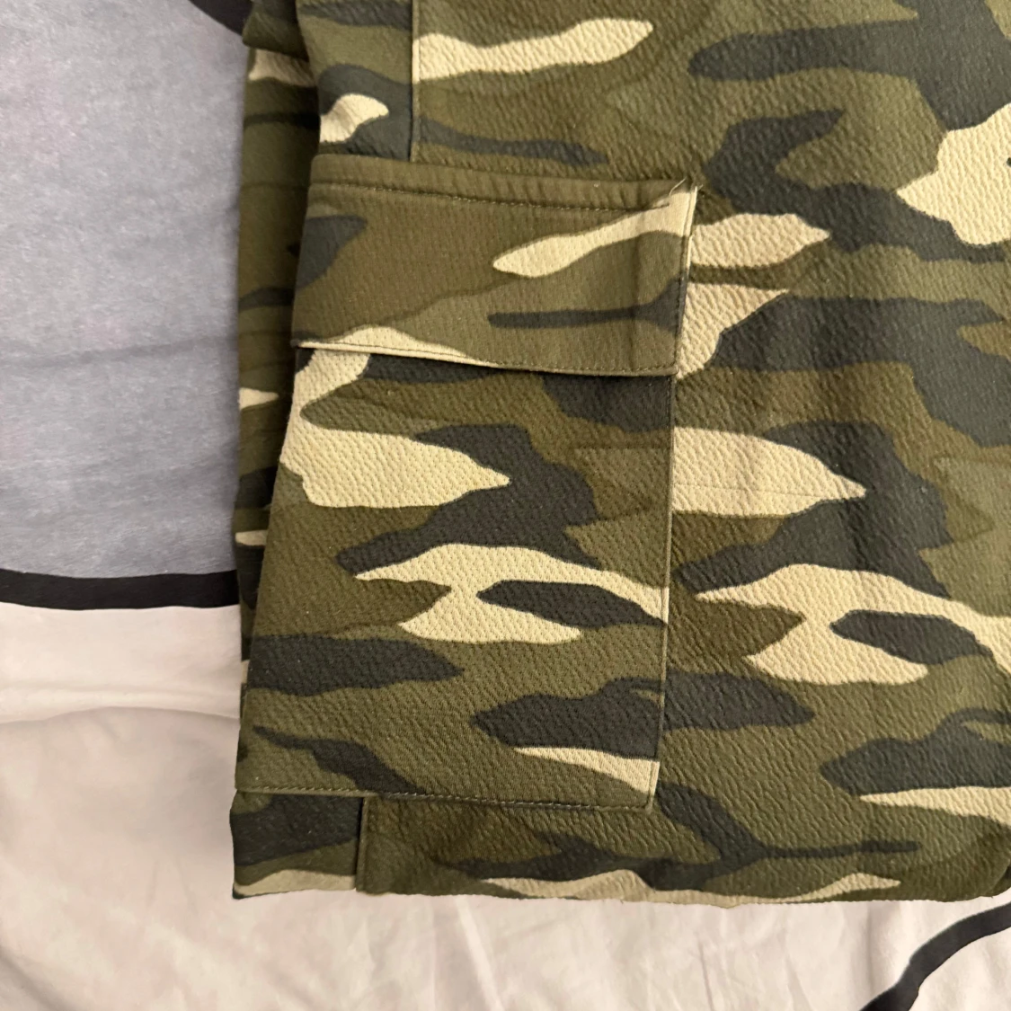 Kamouflagefärgade byxor - 92