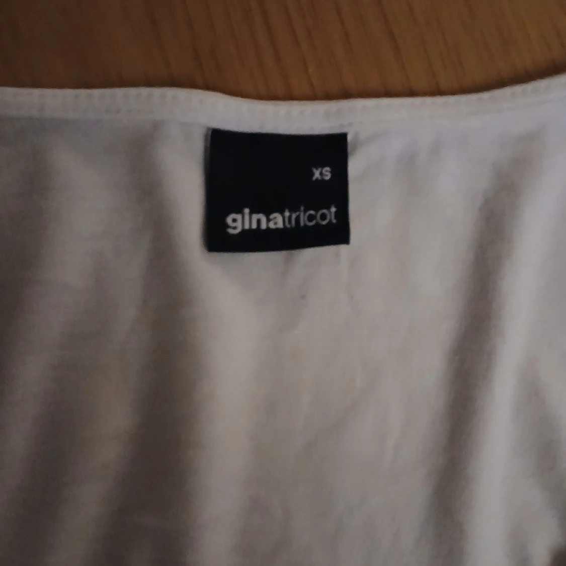 Vit långärmad topp från Gina Tricot - 91