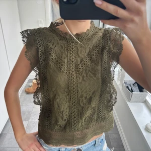 Spetstopp  - Så snygg topp från Only i storlek S💋💋