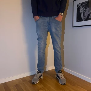 Ljusblå jeans från Diesel - Snygga ljusblå jeans från Diesel Storlek W29 L32 Nypris ~ 1500