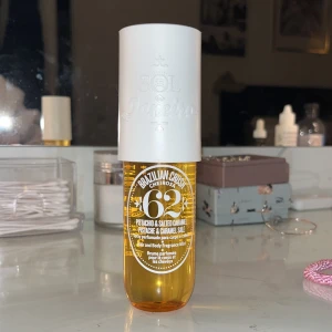 Parfymmist från Sol de Janeiro - Fräsch och god parfym som jag själv köpt om flera gånger. Börjat använda annan parfym så därför säljer jag denna☺️ Öppnad men ej använd! ☀️☀️