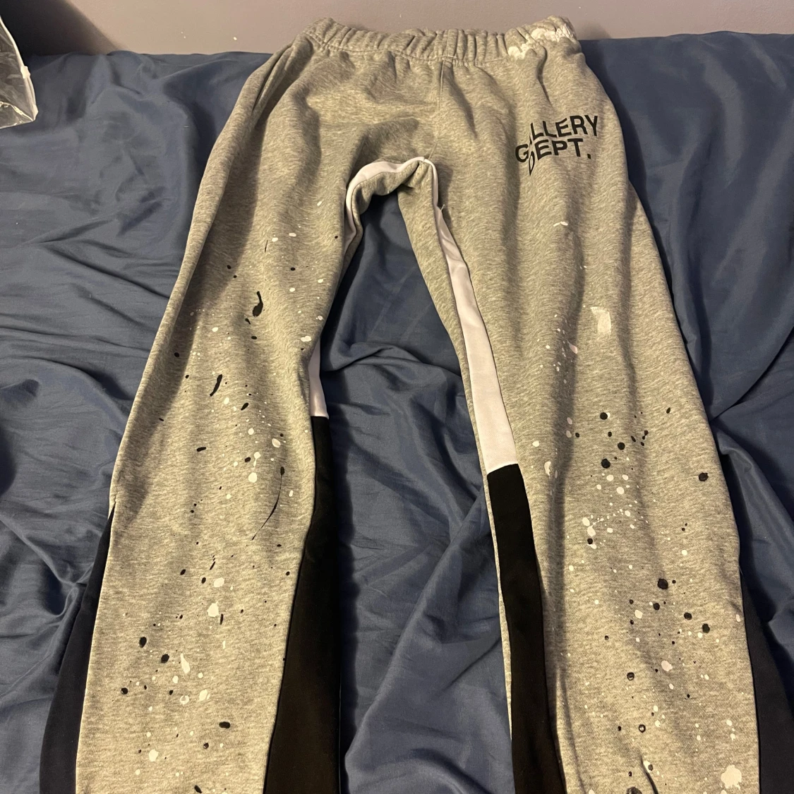 Grå mjukisbyxor från Gallery Dept.