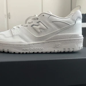 NEW BALANCE 550  - Perfect shoes for fashion lovers! They are new never been worn. They are 38.5 but fit 38 aswell. They are 1100SEK but I’m open to price discussion
