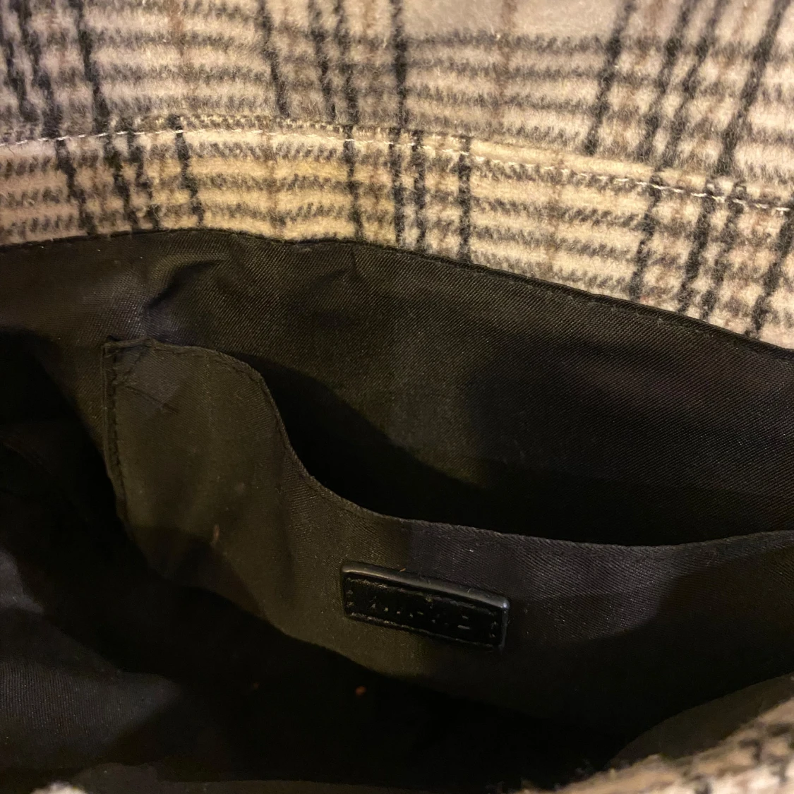 Rutig axelväska från NA-KD - 90