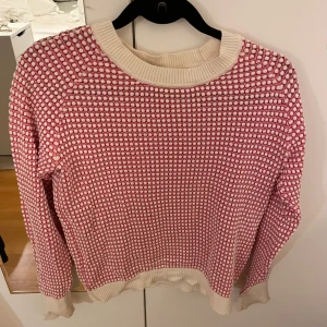 Rosa prickig tröja  - Rosa prickig tröja från Gant 