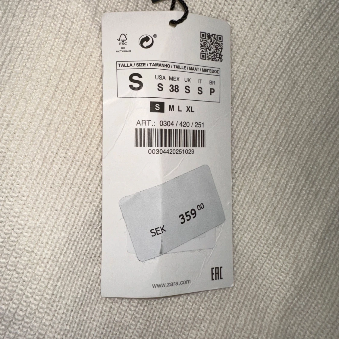 Helt ny stickad t-shirt från Zara (prislapp hänger kvar) - 90