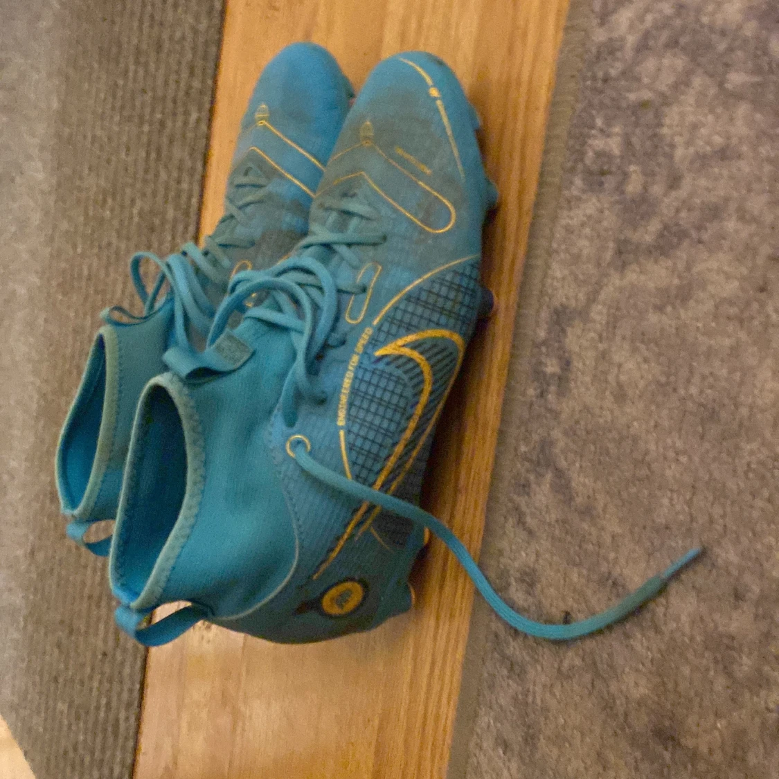 Fotbollsskor/dobbskor  - 91