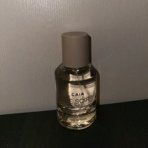 Caia hårparfym - Säljer le soir, parfym till håret från CAIA - Limited Edition. 50 ml  Nypris 545 kr