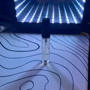 5 ml Hugo boss  - Lukt äpple,kanel,geranium,träd. 