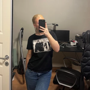 Limitato tröja - Snygg limitatotröja med tryck. 100% bomull och knappt använd!