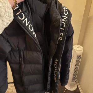 Moncler S - Bra skick 