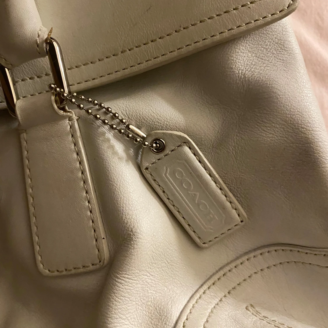 Vit handväska från Coach - 91