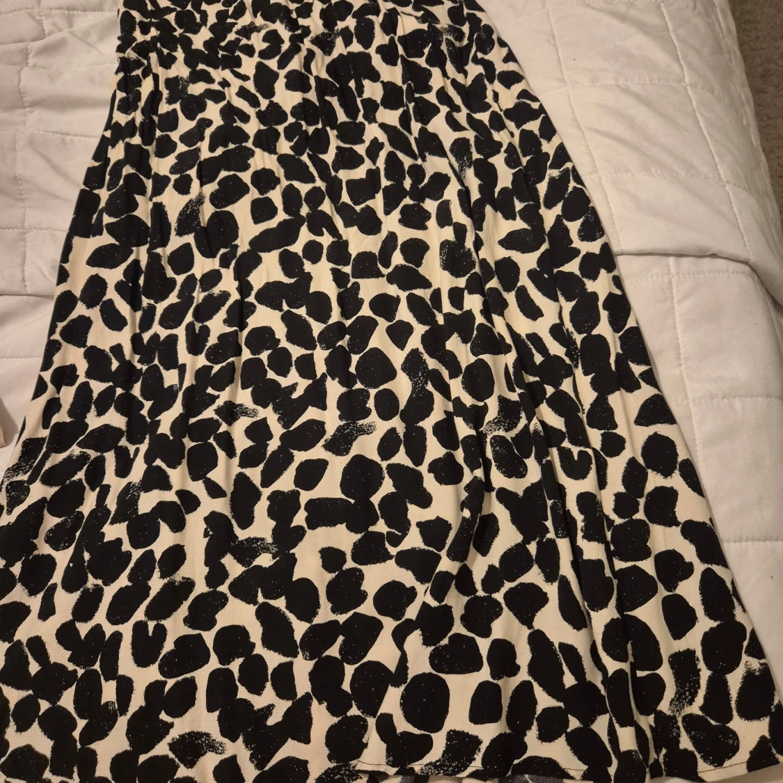 Svartvit mönstrad kjol