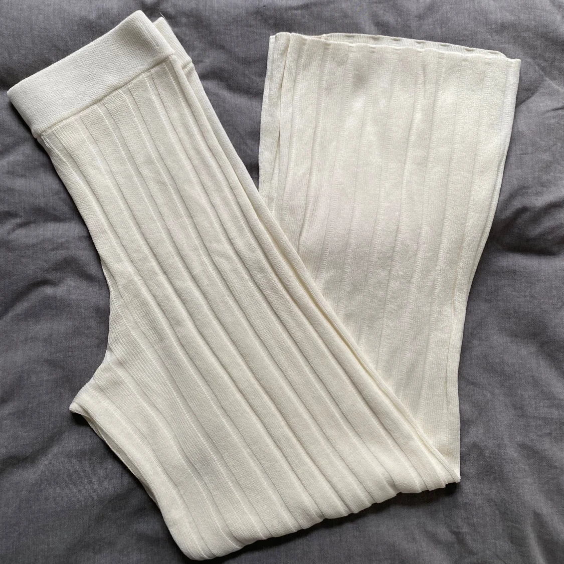 Vita ribbade byxor stl M