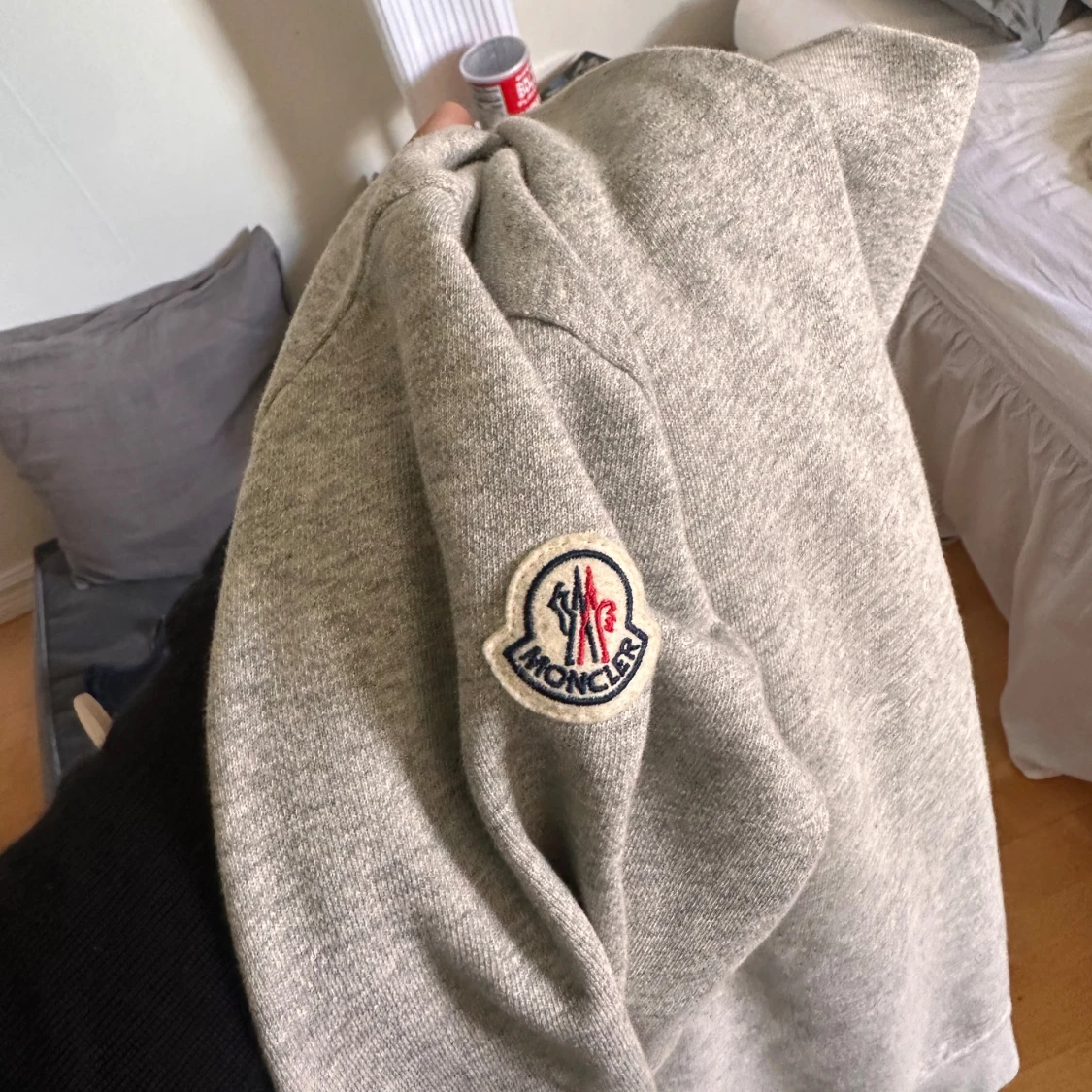 Grå huvtröja från Moncler - 90