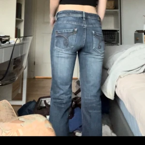 Lågmidjade jeans - Blå Lågmidjade jeans från Esprit, storlek 28/30